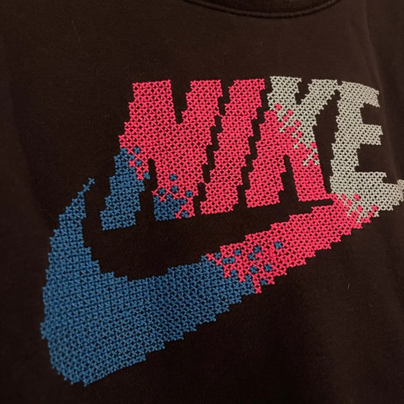 Nike Sportswear Sz MEDIUM Print-Logo swoop Cropped Sweatshirt Black super cute! - Picture 7 of 7